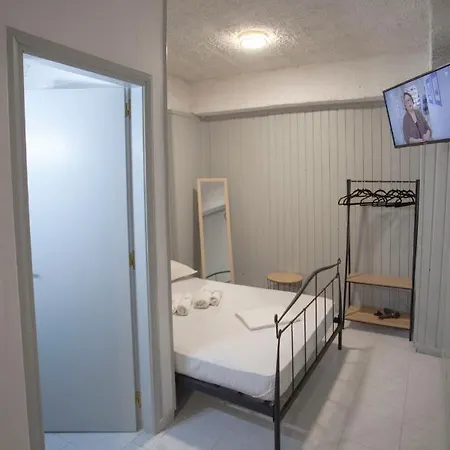 Johns - Venetian Port Apartment *